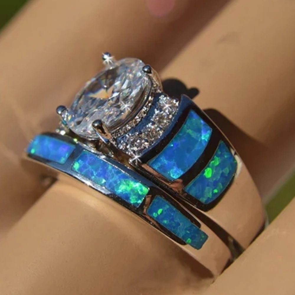 Woman's Ring - Picture 2 of 3
